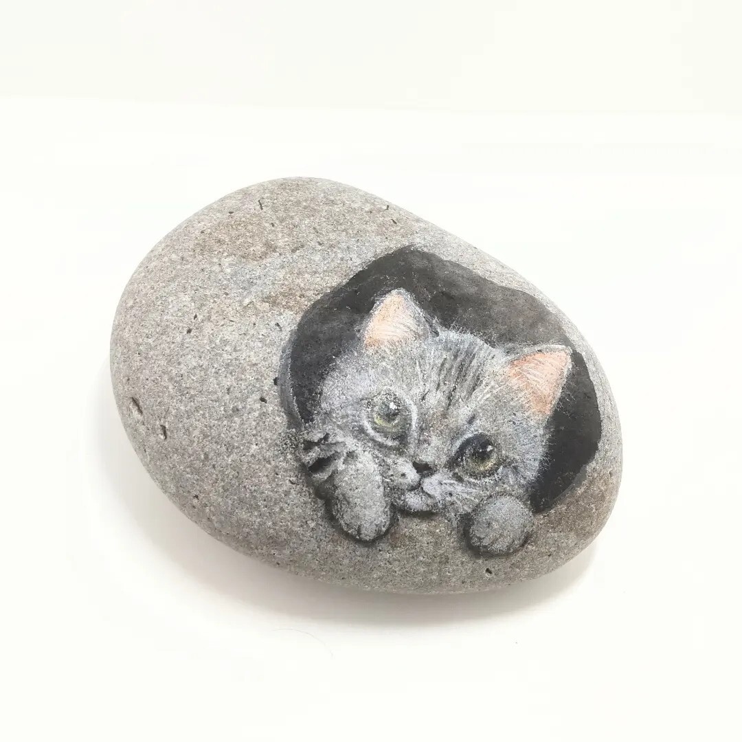 saburina*kiji tiger * stone cat * hand-drawn illustrations * animal picture ** cat stone * stone .. art * Stone art * paperweight 