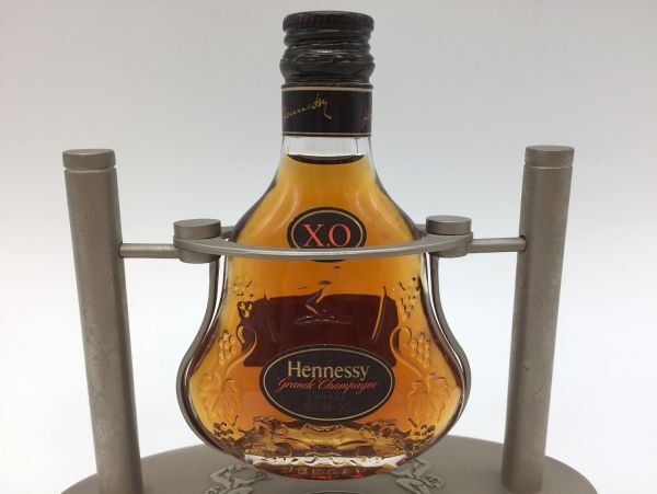 1円～【未開栓】 Hennessy ヘネシー XO 50ml 2本セット 2000年 記念 台座付き コニャック ブランデー_画像2