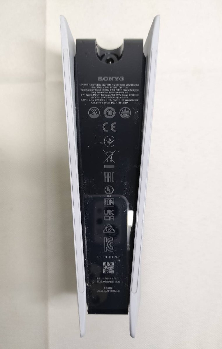 【中古品】『3-388』SONY ソニー ワイヤレスコントローラー CFI-ZCT1J 充電スタンド CH-ZDS1 ACアダプター ADP-15WH A セット_画像9