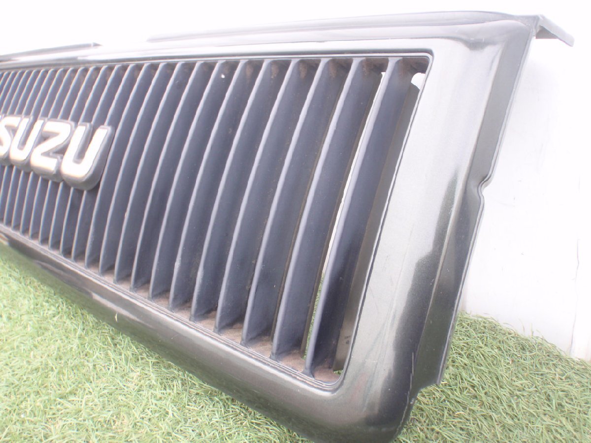 * UBS25GW Isuzu Bighorn Lotus front grille 341145JJ