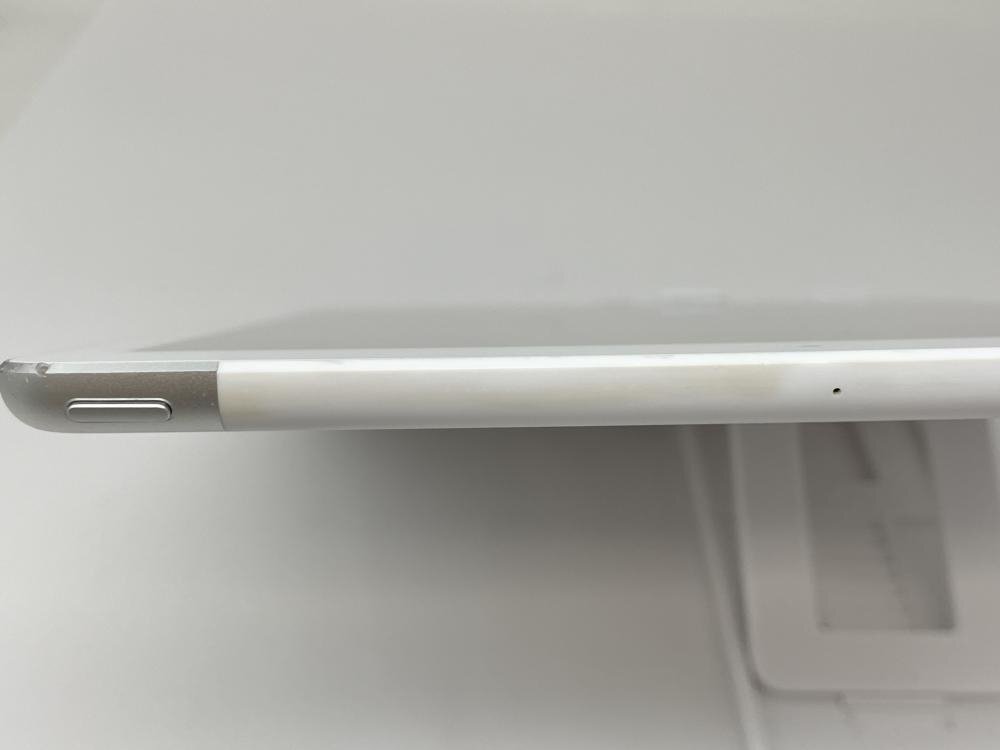 1057【ジャンク品】 iPad 第5世代 32GB softbank シルバー_画像6