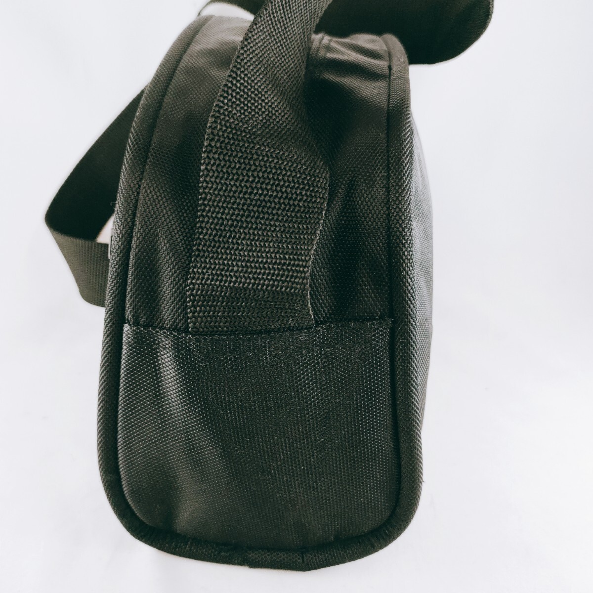 [ beautiful goods ]UNITED COLORS OF BENETTON. united color zob Benetton shoulder bag shoulder .. diagonal .. black black nylon D-3