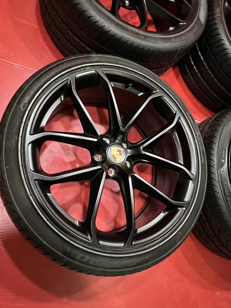 新型 ★ポルシェ マカン95B GTS ★デザイン純正21インチ 4本 マカン Blk PIRELLI 2022 2021の画像3