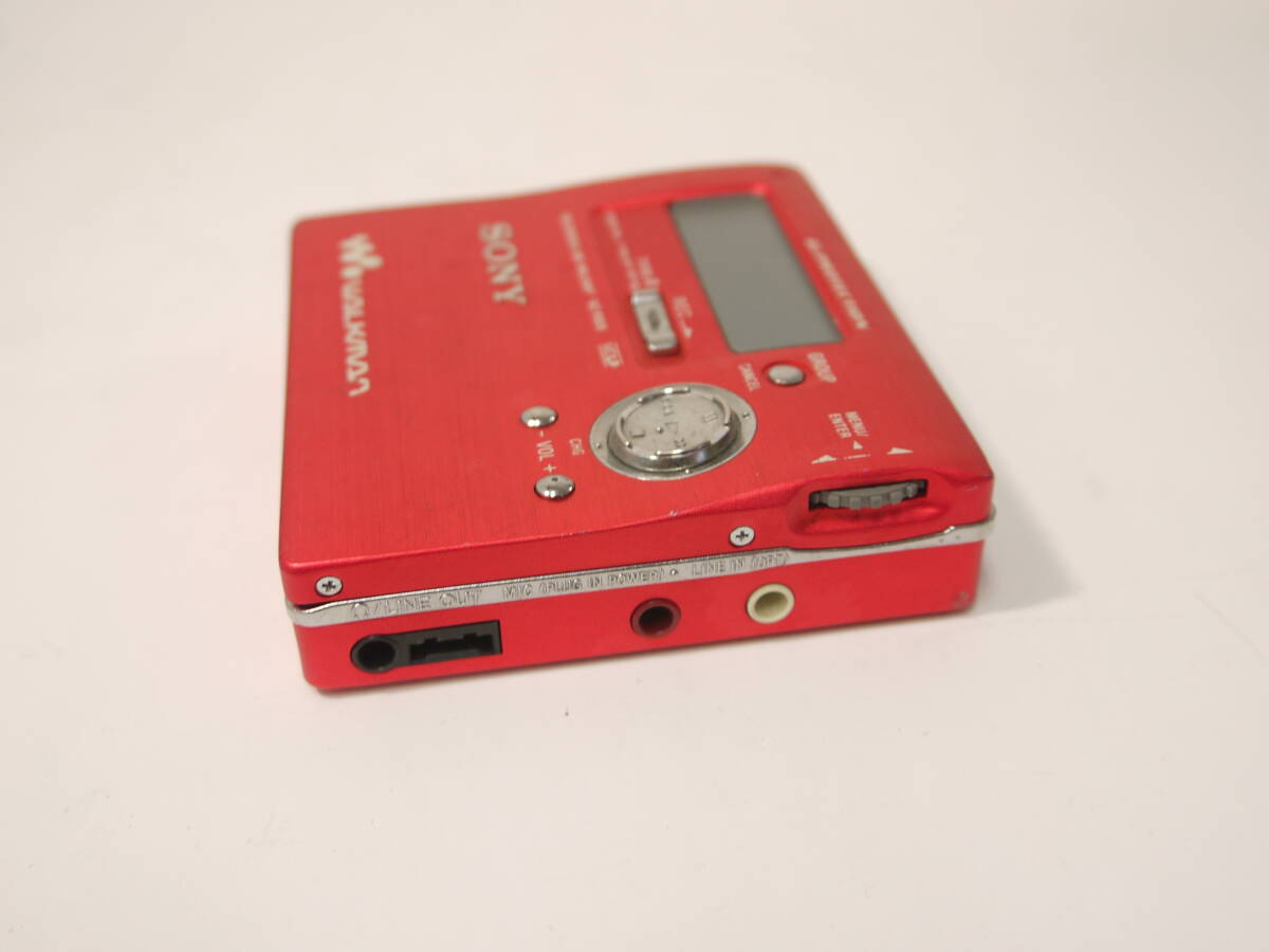 143 SONY RECORDING MD WALKMAN MZ-R909 赤 ソニー MDウォークマン 録音/再生 未確認_画像3