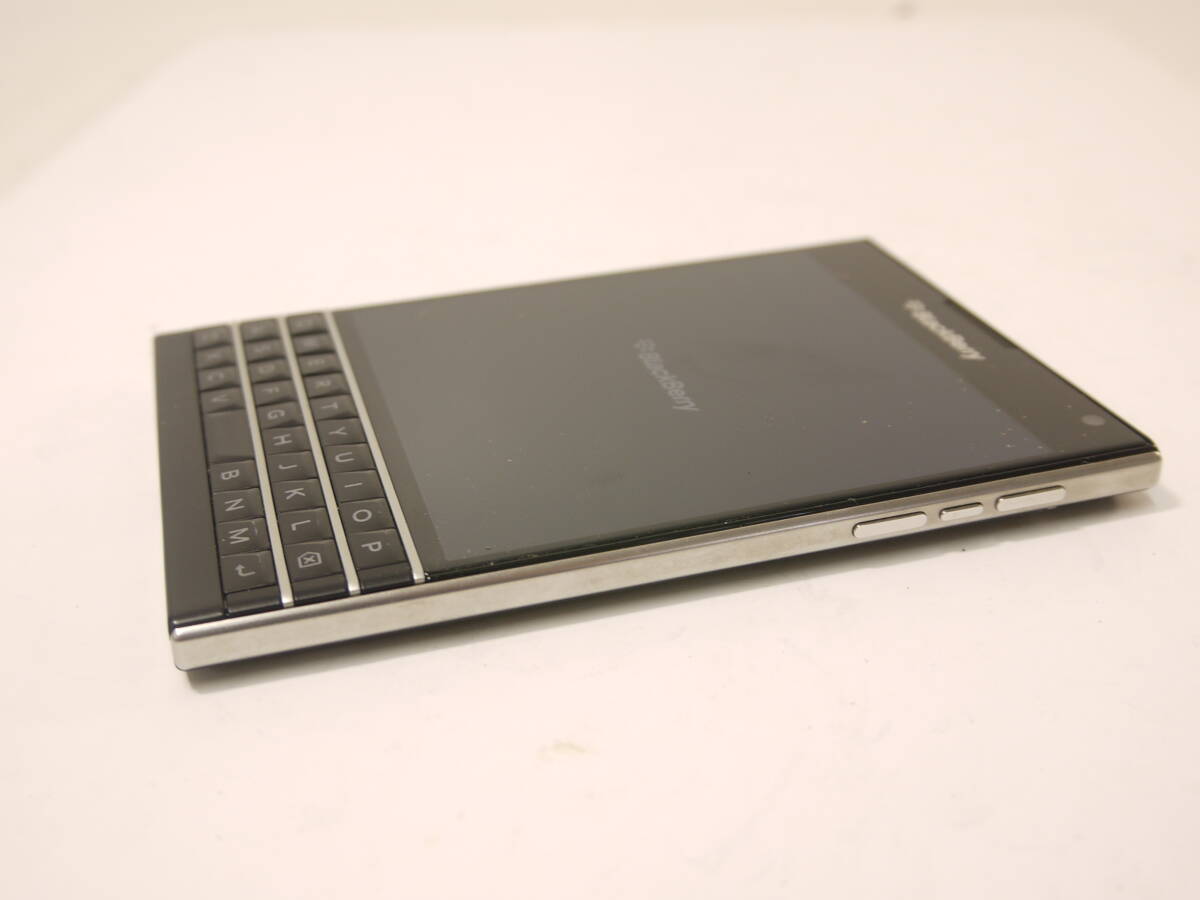 178 BlackBerry Passport SQW-100-1 ブラックベリー パスポート スマホ 携帯電話 現状品_画像4