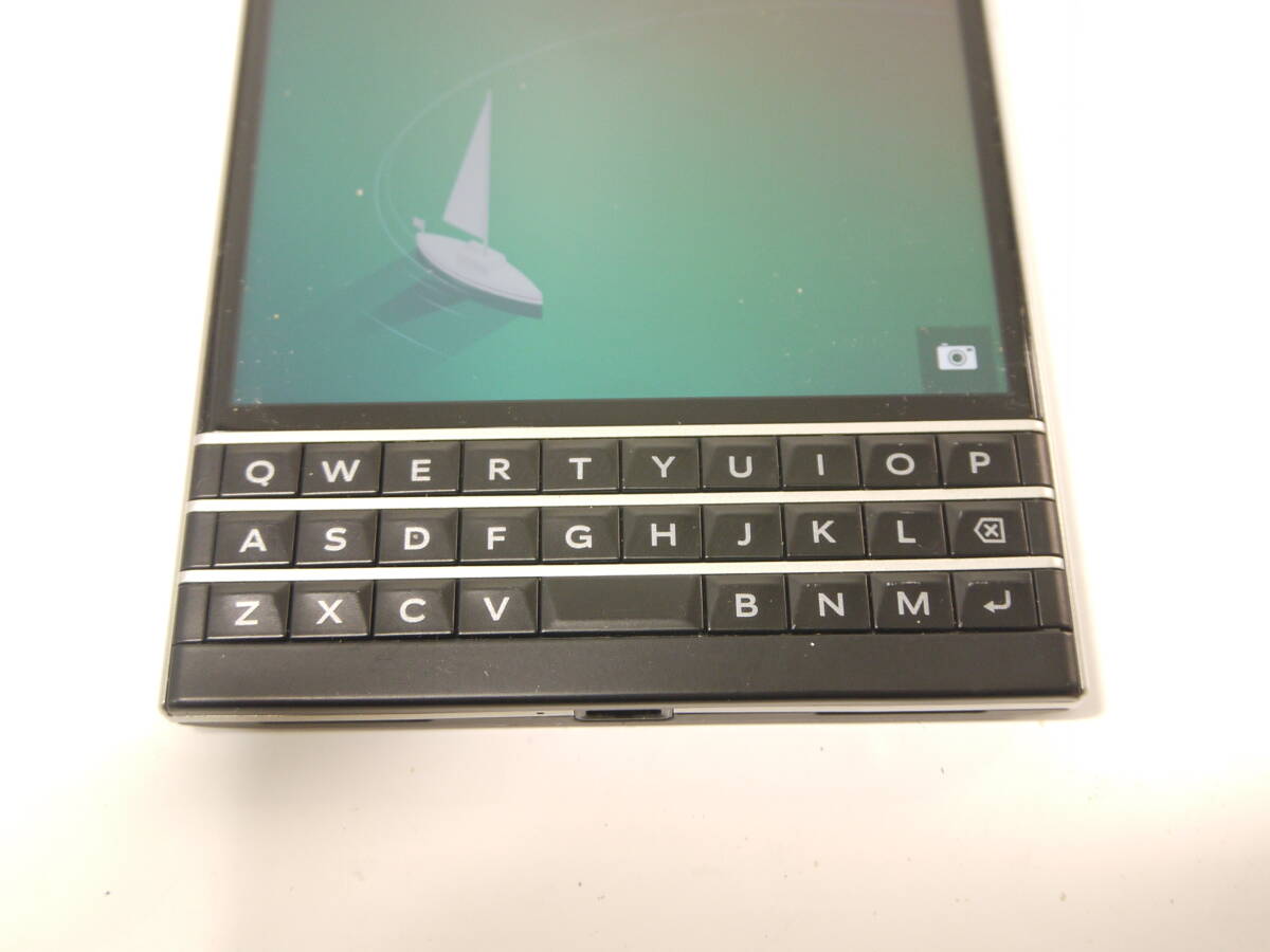 178 BlackBerry Passport SQW-100-1 ブラックベリー パスポート スマホ 携帯電話 現状品_画像2