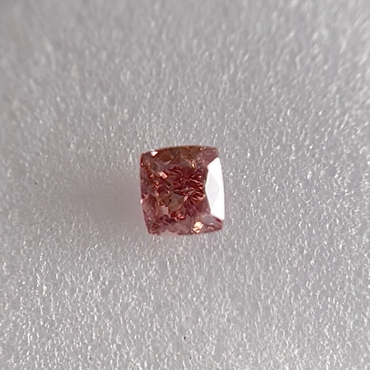 0.114ct VS-1 天然ピンクダイヤモンド FANCY DEEP PINK