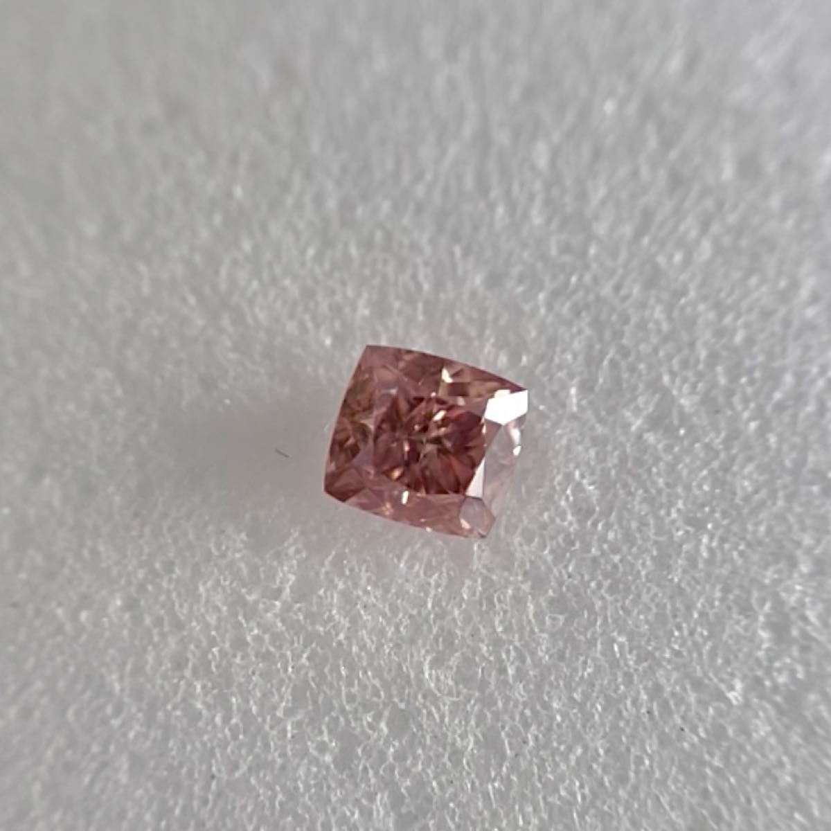 0.114ct VS-1 天然ピンクダイヤモンド FANCY DEEP PINK