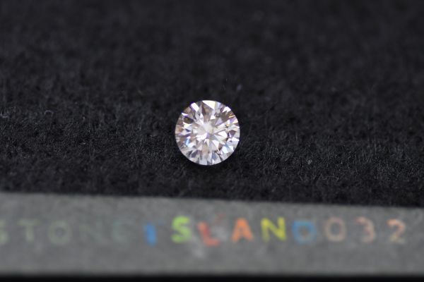 ラボ ダイヤモンド １ct ラウンドカット 宝石 鉱石 希少 輝き 高品質 品質保証 宝石シリーズ ラウンド形状 モアッサナイト 証明書付 C124の画像6