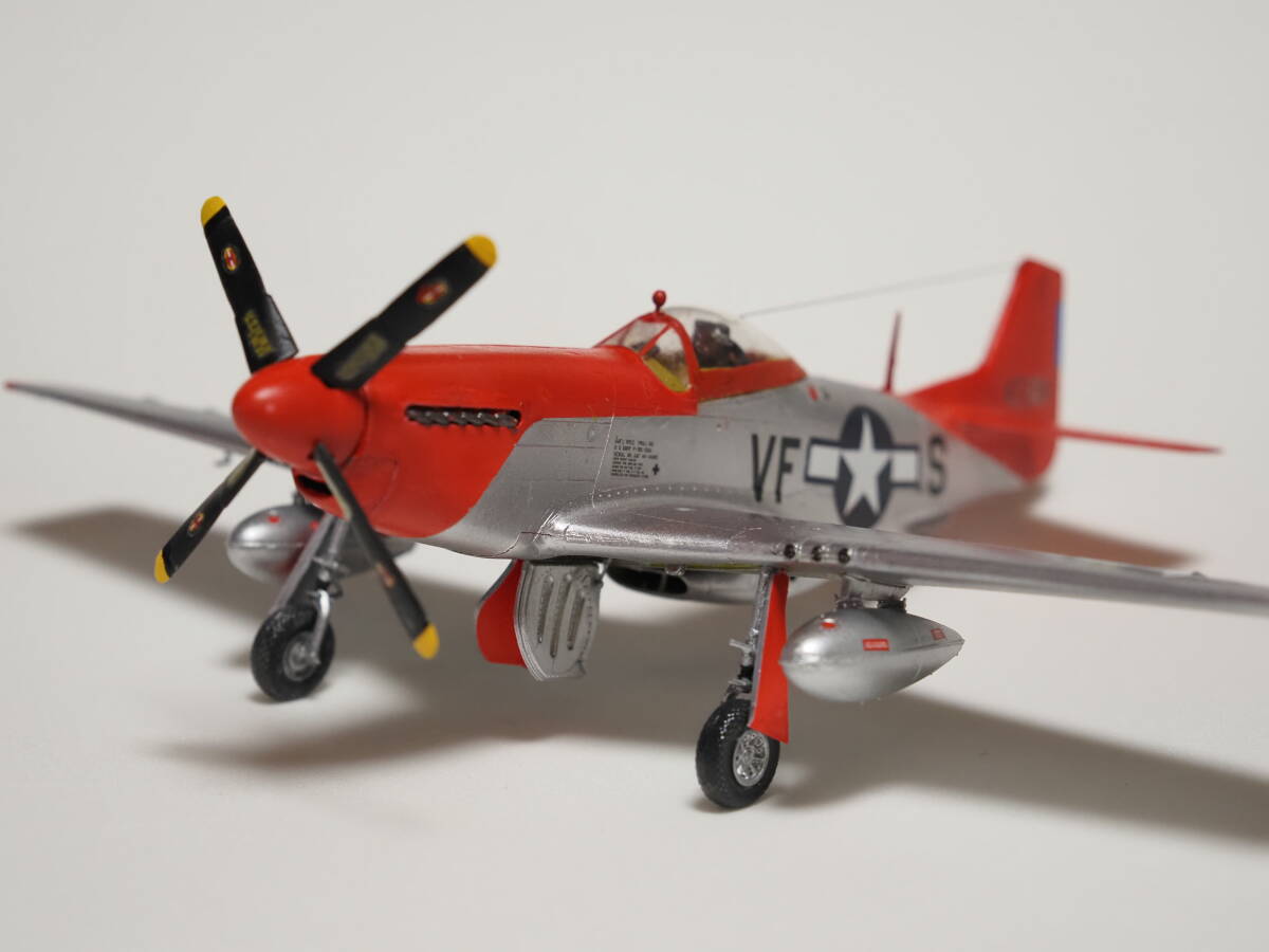 # final product 1/48 Hasegawa America land army P-51 Mustang fighter (aircraft) [ scarlet wing ]