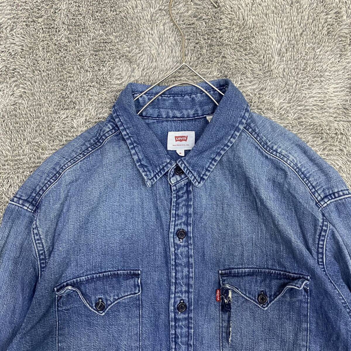 Levi's リーバイス 長袖シャツ デニムシャツ サイズM インディゴ ブルー 青 メンズ トップス 最落なし （F18）_画像3