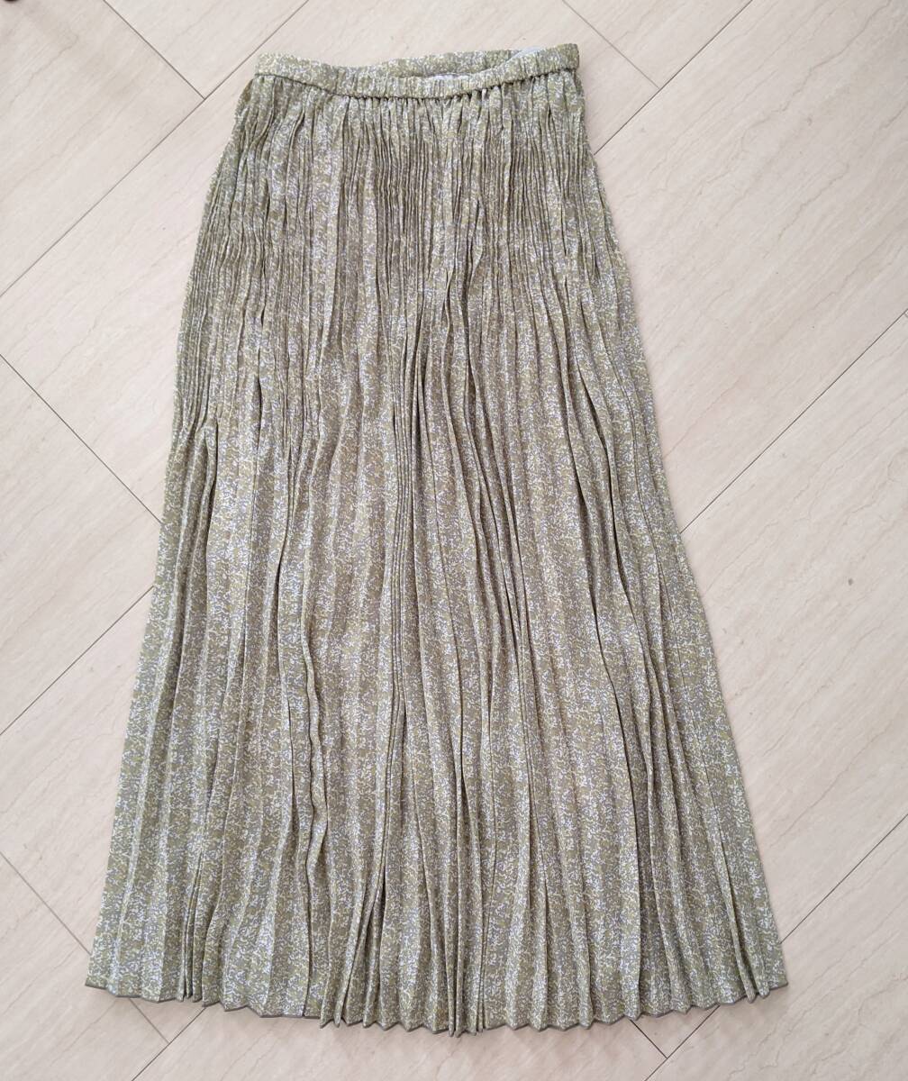  have on little Natural Beauty Basic long height skirt size M