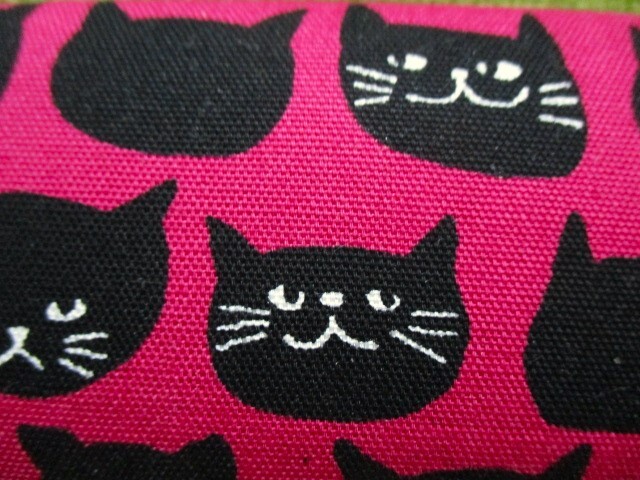 黒ネコ柄　黒猫　濃ピンク　メガネケース　ハンドメイド　リメイク　ハードケース _画像2