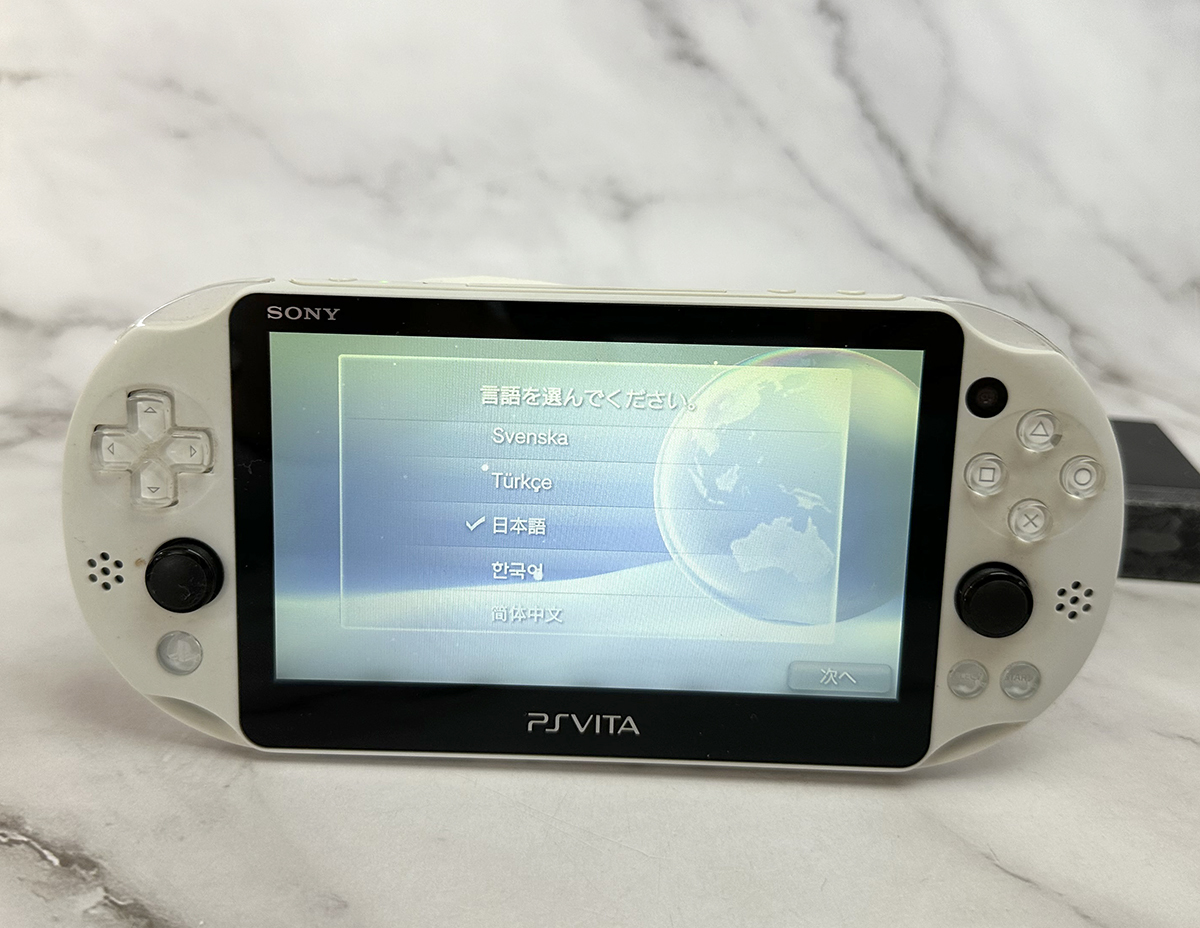 PSVITA PCH-2000 中古品 32GB純正メモリ付き_画像1