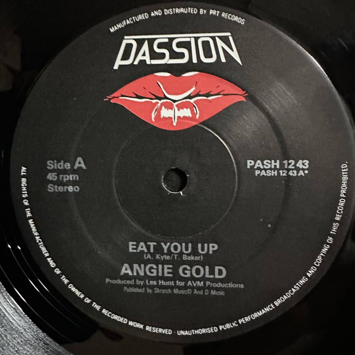 【12'】　ANGIE GOLD / EAT YOU UP ※ 荻野目洋子 / ダンシング ヒーロー原曲_画像3
