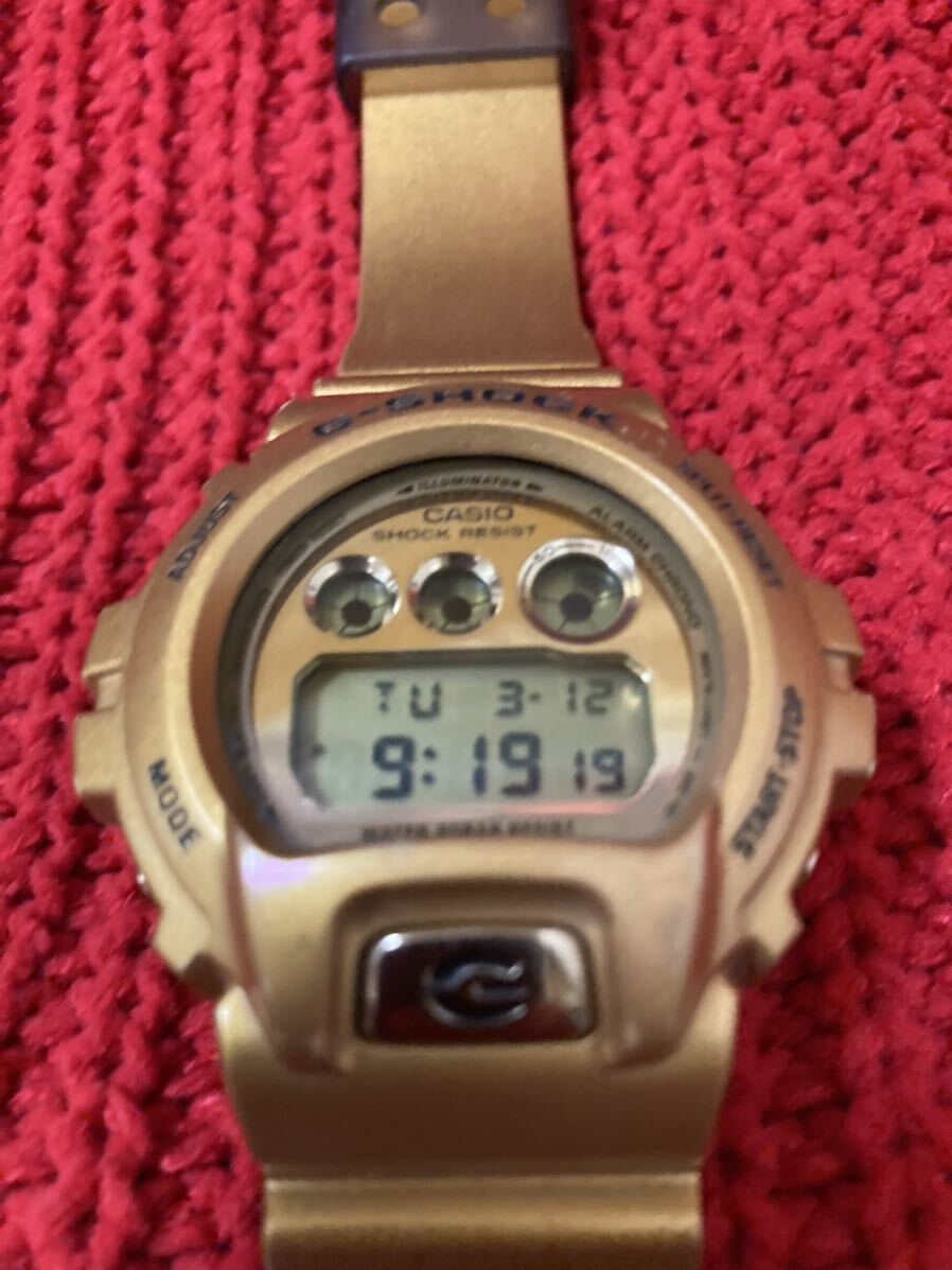 YK-5556 中古品 腕時計 CASIO カシオ G-SHOCK ジーショック 型番 DW-6900GD 希少ゴールド#金色#デジタル_画像2