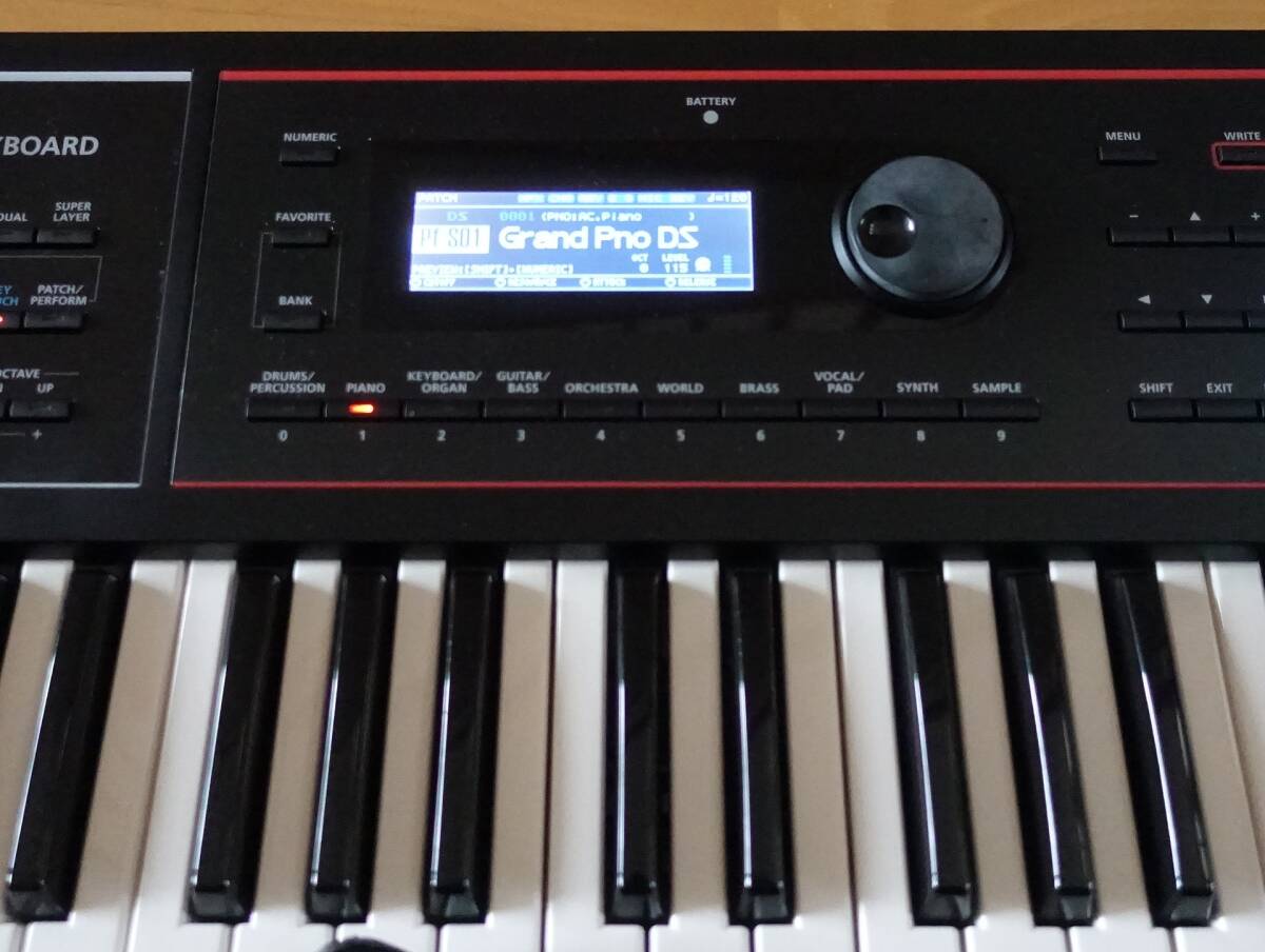 Roland JUNO-DS61 61鍵 ACアダプター、取説、純正ケース付き　送料無料_画像2