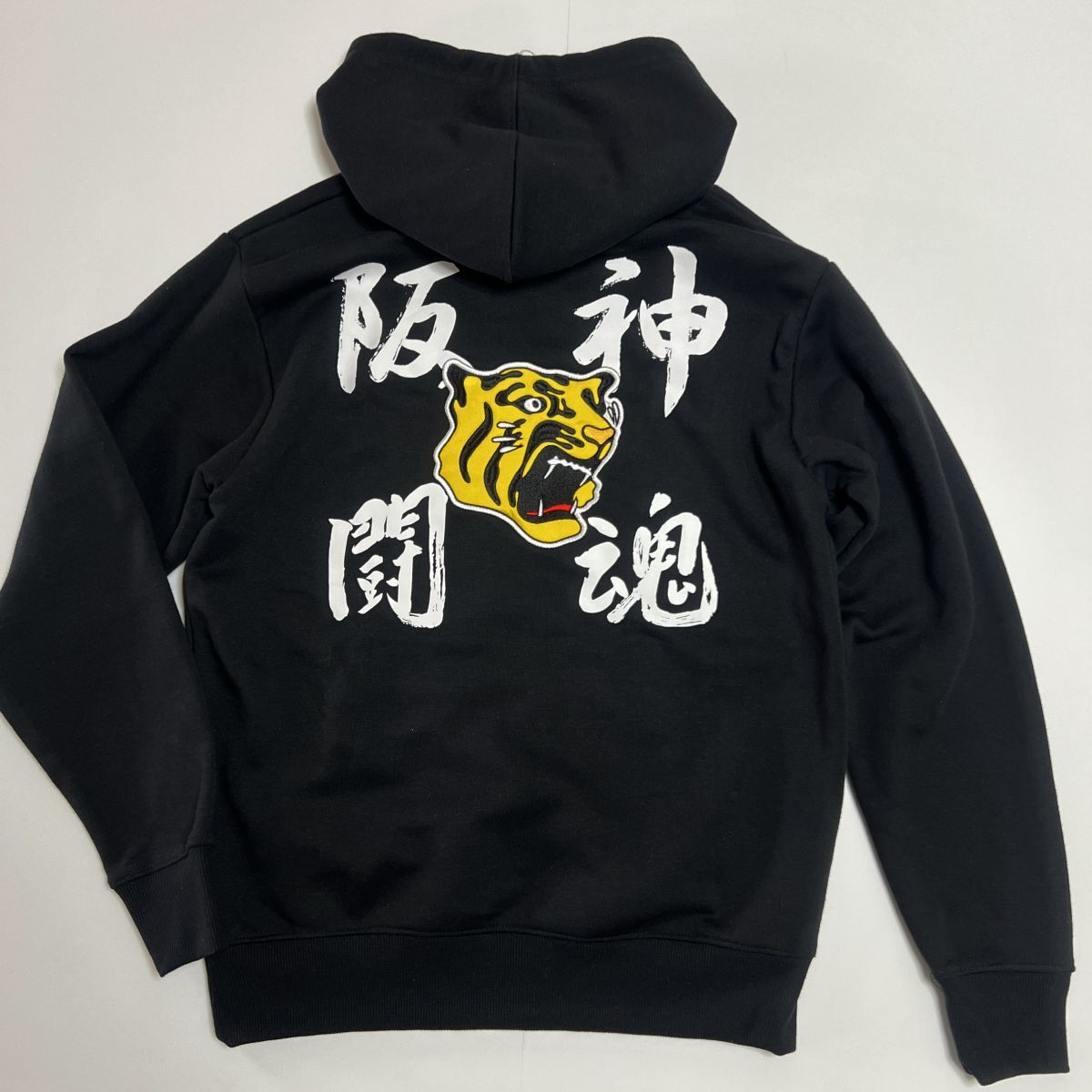 ★阪神 タイガース HANSHIN TIGERS 新品 メンズ プルオーバー パーカー ジャケット 黒 Mサイズ [74235491-06-M]一 二 壱★QWER_画像1