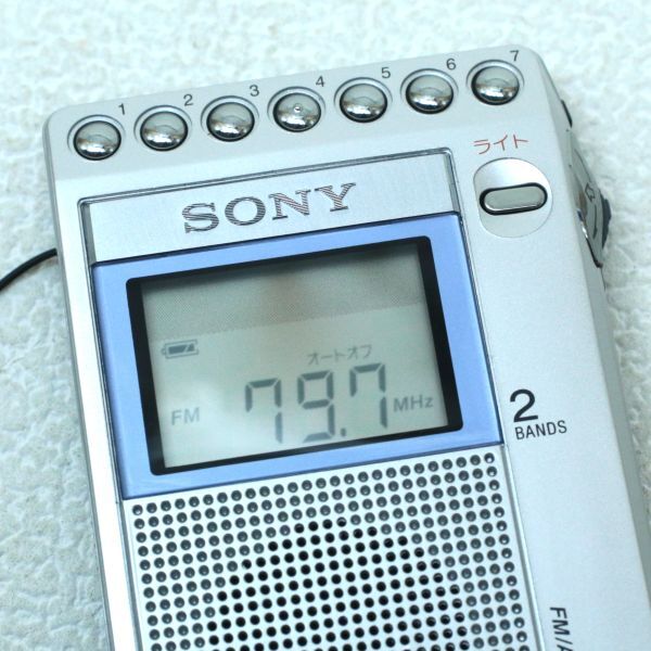 033a 送料無料 簡易動作確認済 ジャンク SONY ソニー ICF-R351 FM/AM コンパクト ラジオ イヤホン内蔵 ポケットサイズ_画像8