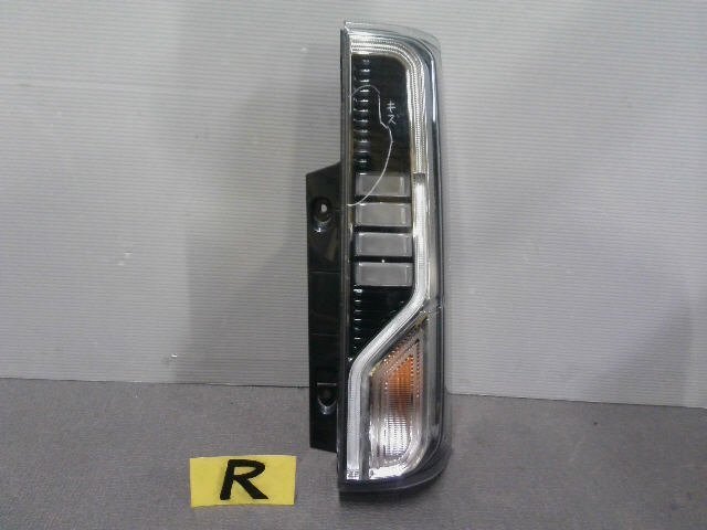 5kurudepa R1年 スペーシア DAA-MK53S 右 テール ランプ ライト ＬＥＤ KOITO 220-5938M MM53S 2WD カスタムXS ターボ 点灯OK 32875_画像2