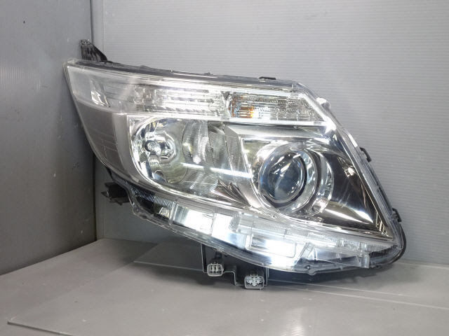 ノア DBA-ZRR80W 右 ヘッド ライト ランプ レンズ 81130-28F70 ＬＥＤ ICHIKO 28-227 Si 1kurudepa_画像1