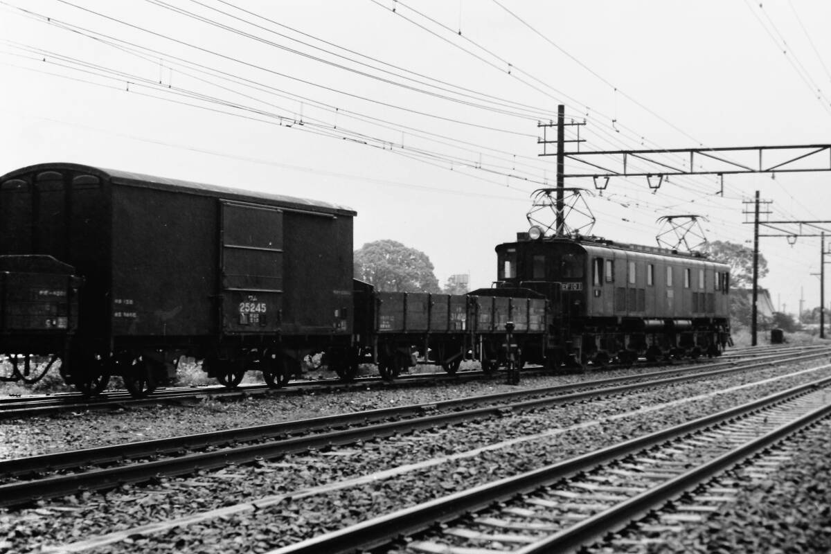 (B23)588 写真 古写真 鉄道 鉄道写真 ワム25245 小田急 小田急電鉄 上野駅 他 昭和36年頃 フィルム 変形 白黒 ネガ まとめて 6コマ の画像4