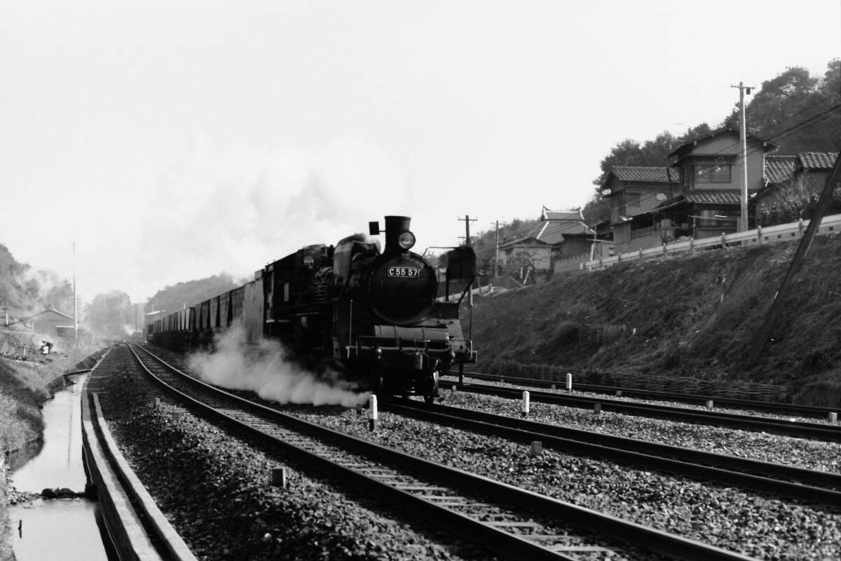 (B23)761 photograph old photograph railroad railroad photograph steam locomotiv D6933 D50205 C5553 other 1971 year 3 month 19 day large field loop film nega together 36 koma 