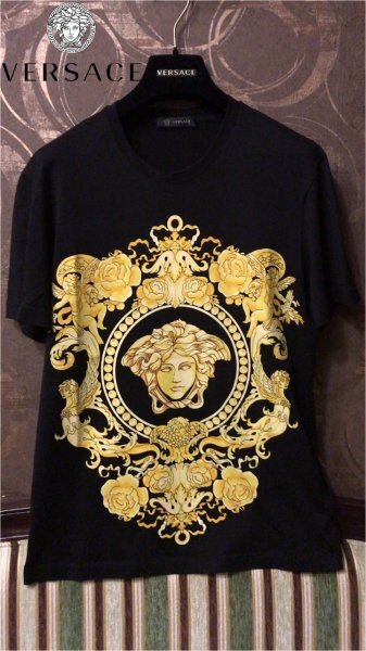  attraction. ba lock * ultimate beautiful goods * dead stock VERSACEmete.-sa×ba lock Logo T-shirt Versace . Gianni Versace 