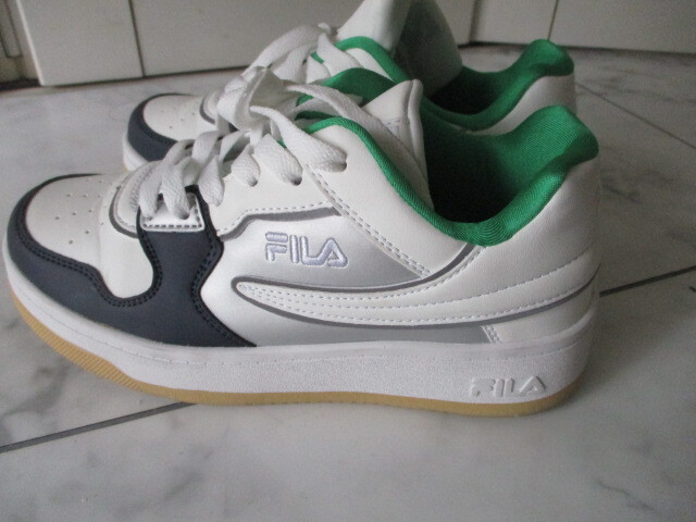 ◆フィラ　FILA　　スニーカー　２３㎝　美品◆_画像2