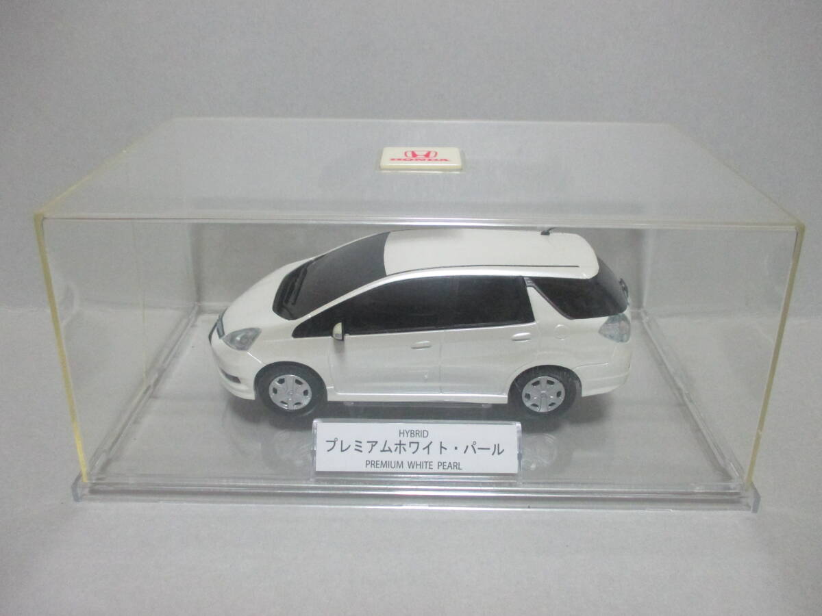 1/24 ホンダ フィット シャトル ハイブリッド プレミアムホワイトパール 白 ミニカー カラーサンプル 色見本 HONDA FIT SHUTTLE HYBRID_画像1