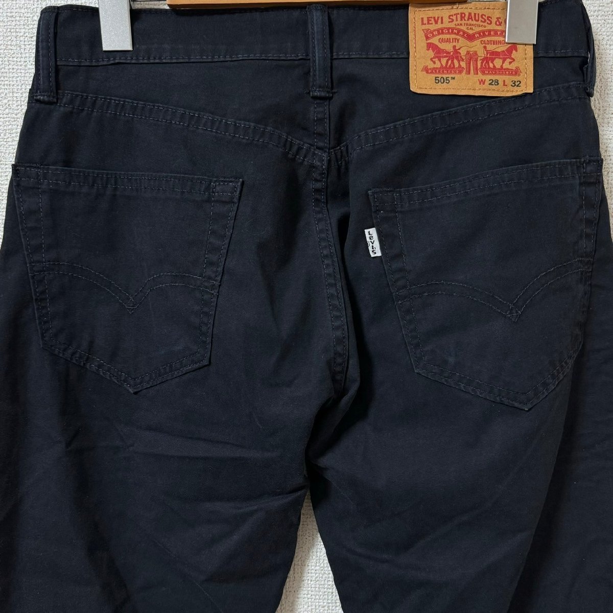 (^w^)b Levi's リーバイス 505 TM ストレッチ パンツ ボトムス 白タブ ジッパーフライ コットン ツイル 脇割 シンプル ブラック W28 8249EE_画像4