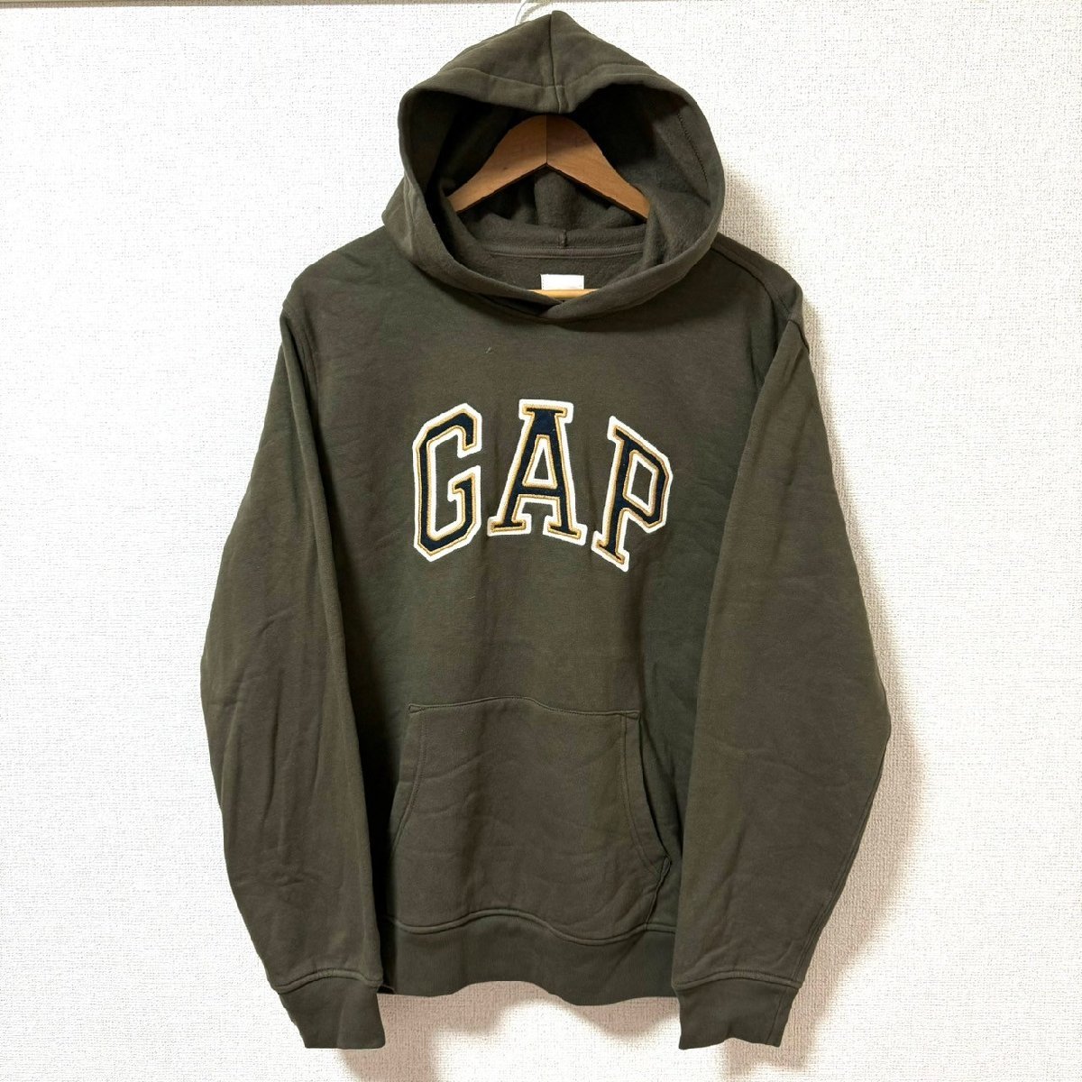 (^w^)b GAP ギャップ スウェット プルオーバー パーカー トップス ビック ロゴ 裏起毛 ロング シーズン 万能 カジュアル オリーブ L 7915EE_画像1