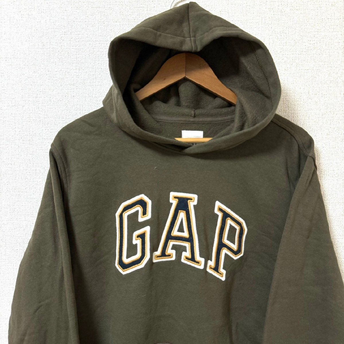 (^w^)b GAP ギャップ スウェット プルオーバー パーカー トップス ビック ロゴ 裏起毛 ロング シーズン 万能 カジュアル オリーブ L 7915EE_画像3