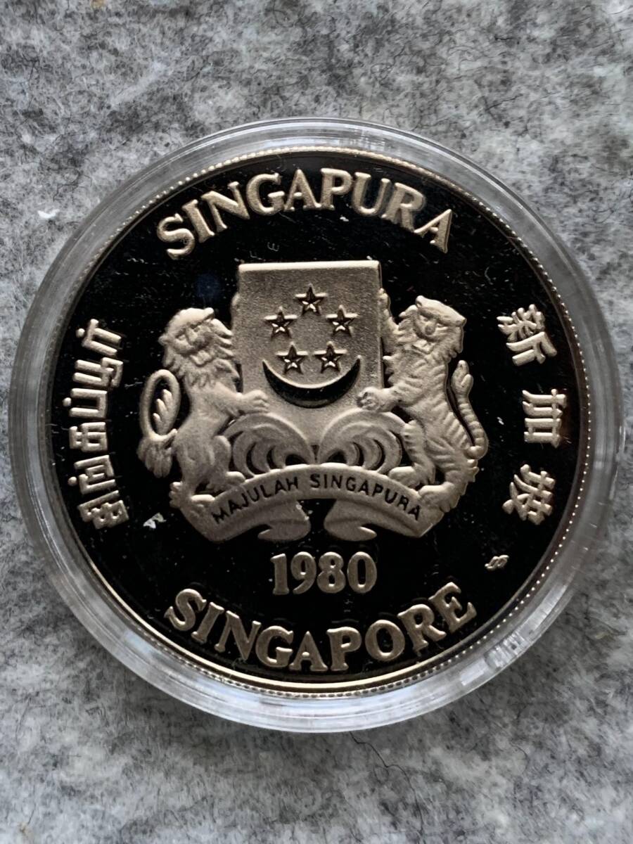 シンガポール　1980年　国際金融論センター　50ドル 大型プルーフ銀貨/証明書・ケース付_画像4