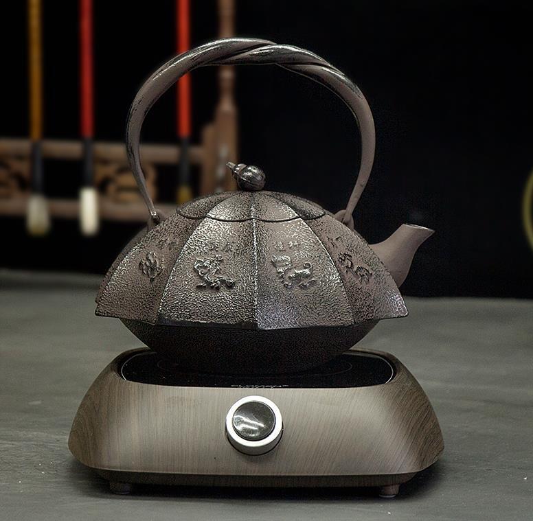 鋳鉄製鉄瓶「龍生九子」 提梁鉄瓶 手作り コーティングなし 老鉄瓶 やかんを沸かす お茶の道具 ティーポット1.3L_画像2