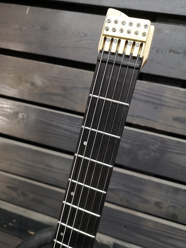 ◆送料半額!!■整備品■下取OK!!★Original 6st Headless Guitar BLACK/RED relic 軽量！ヘッドレス レリック・ギター G1G22128_画像5