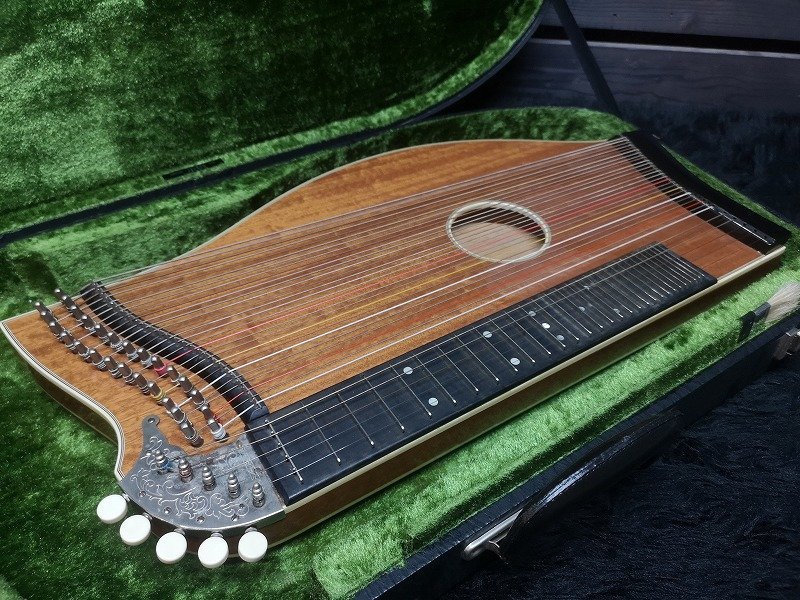 ◆大感謝祭!!!■整備品■下取OK!!★民族楽器 チター/ツィター Zither ドイツ弦楽器 『第三の男』 ハードケース付き！ G1G22101_画像1