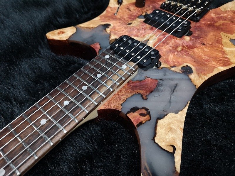 ◆送料半額!!■整備品■下取OK!!★Original 6st Headless Guitar Burl-RESIN TOP ヘッドレス・ギター G1G22146の画像6