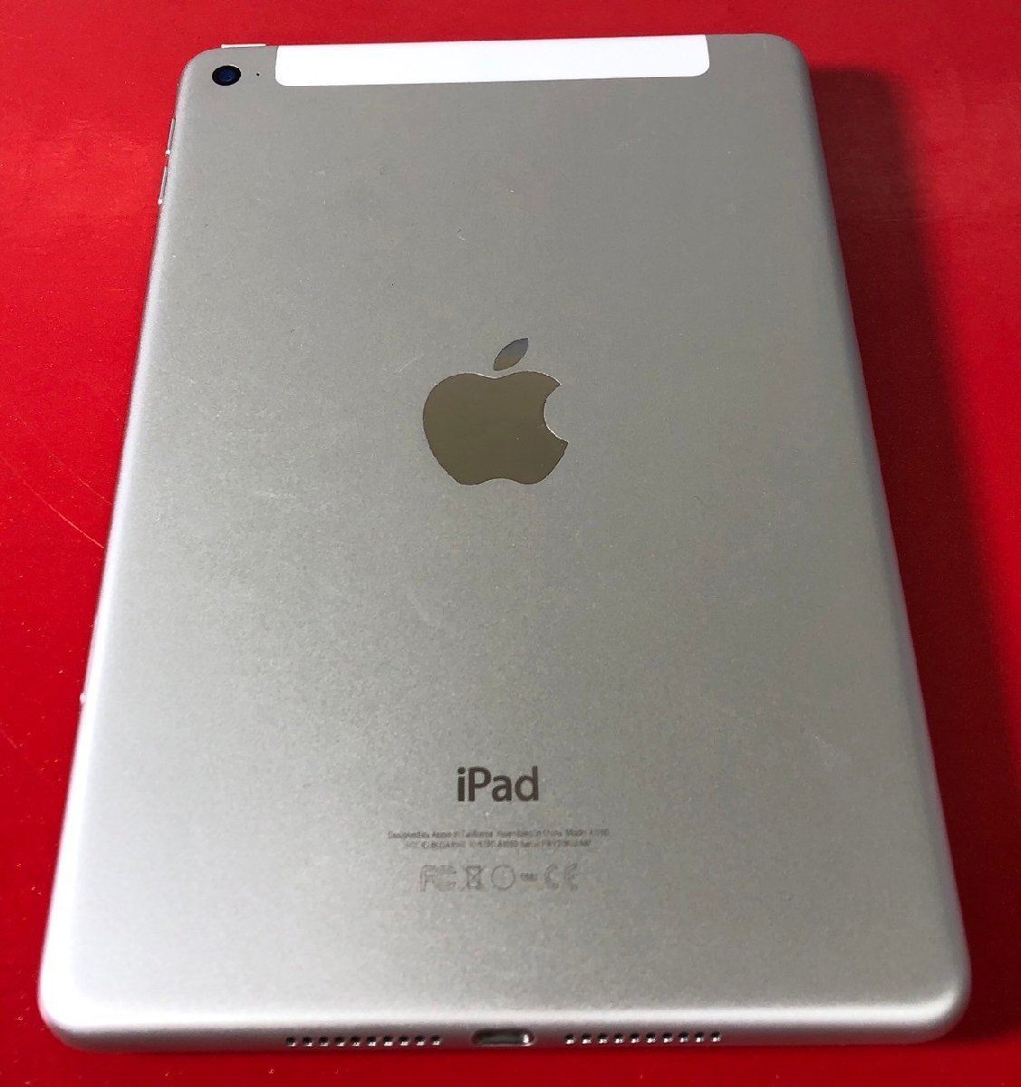 1円～　Apple iPad mini4 / Wi-Fi + Cellular / 128GB / シルバー / iOS 15.8 / 7.9インチ (2048×1536) / au 判定〇 / バッテリー 91%_画像2