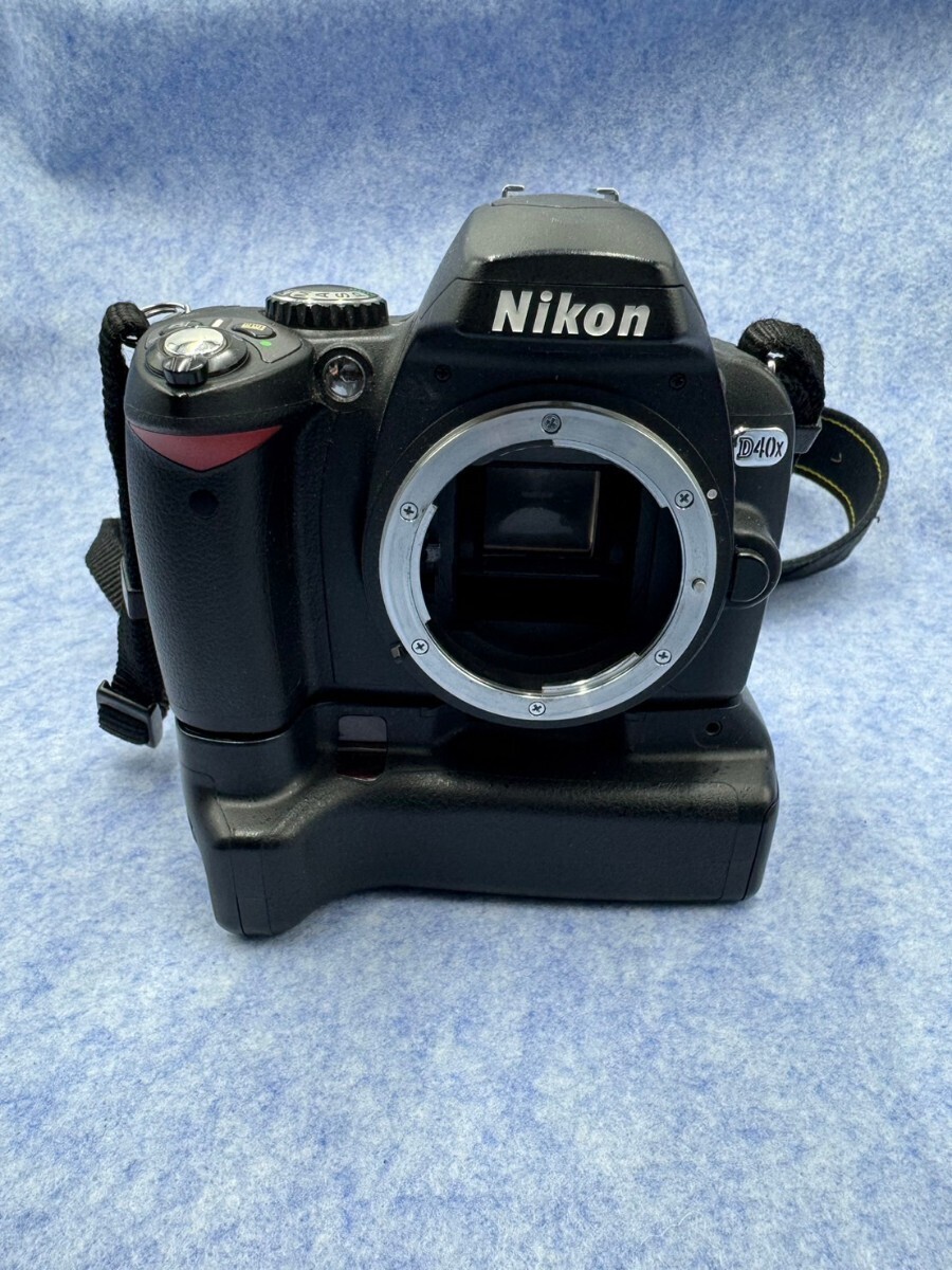 ●Nikon ニコン D40X AF-S NIKKOR 18-55mm 1:3.5-5.6 GⅡ ED 55-200mm 1:4-5.6G ED ストラップ付き 一眼レフカメラ_画像2