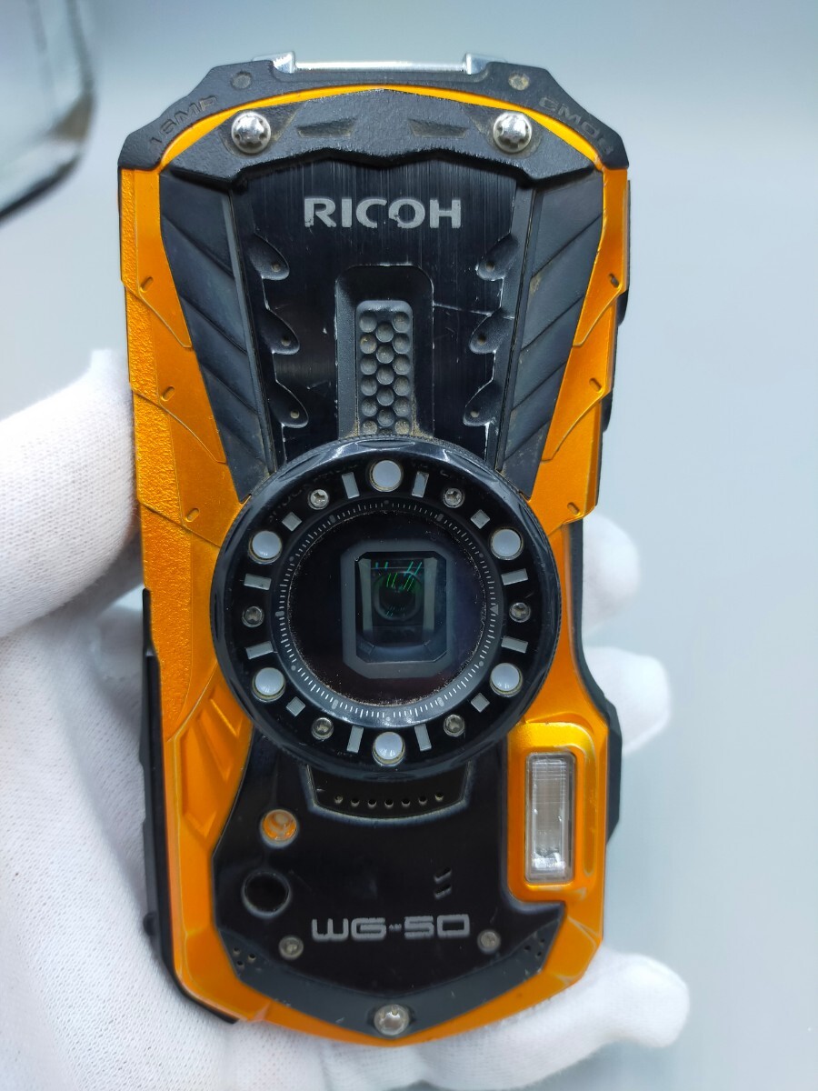 ●RICOH WG-50 オレンジ×ブラック コンパクトデジタルカメラ アウトドアカメラ リコー 防水 本体のみ_画像1