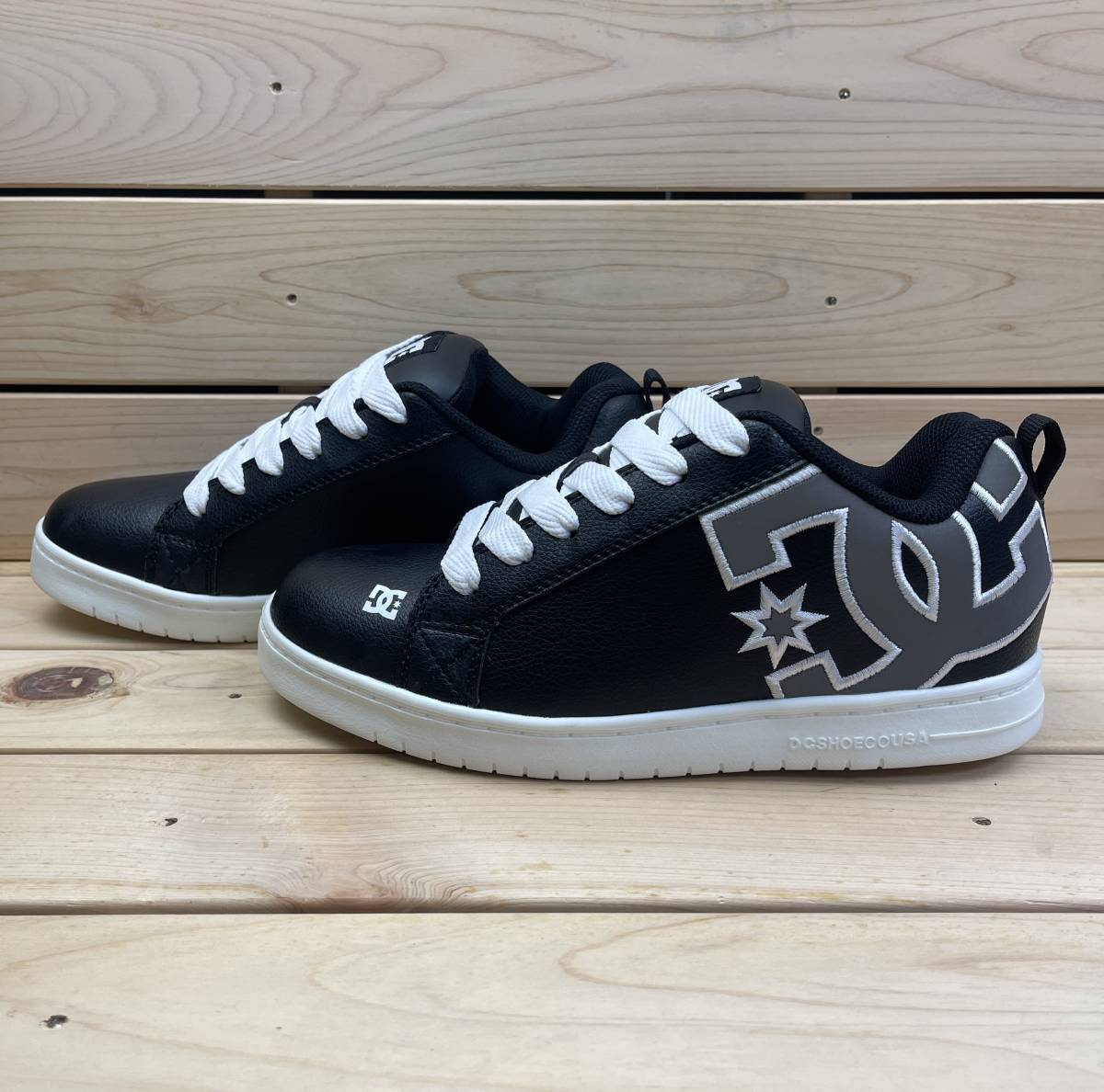 ディーシーシューズ 26cm コート グラフィック ライト ブラック シルバー DC SHOES COURT GRAFFIK LITE メンズ スニーカー 黒 銀 _フラッシュ無し撮影