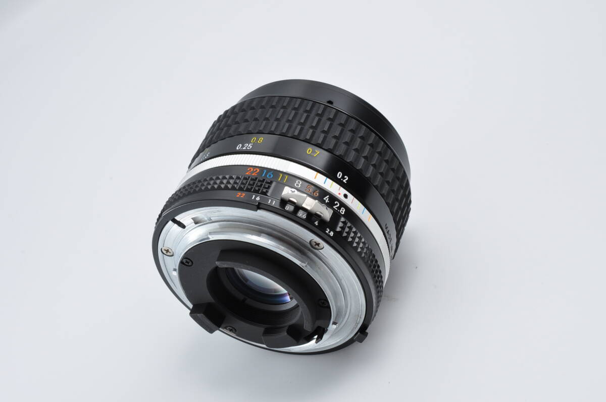 【極上美品】Nikon ニコン Ai-s AIS NIKKOR 28mm F2.8 単焦点レンズ #0152_画像2