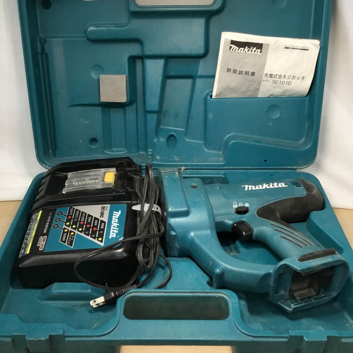 &【makita/マキタ】充電式全ネジカッタ 全ネジカッタ DC18RC SC101DRF 充電器 電動工具 DIY 通電確認済 中古品 使用感有 説明書付_画像1