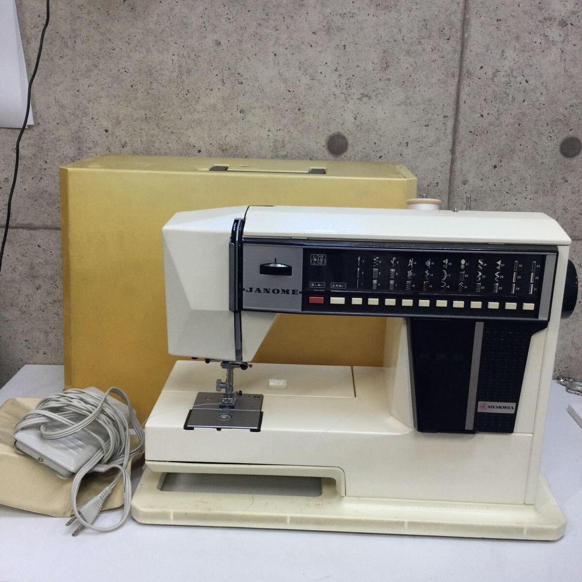◎【JANOME/ジャノメ】MODEL 5002 MEMORIA メモリア ミシン ジャノメミシン 1980年製 フットペダル コンピューターミシン 当時物 現状品の画像1