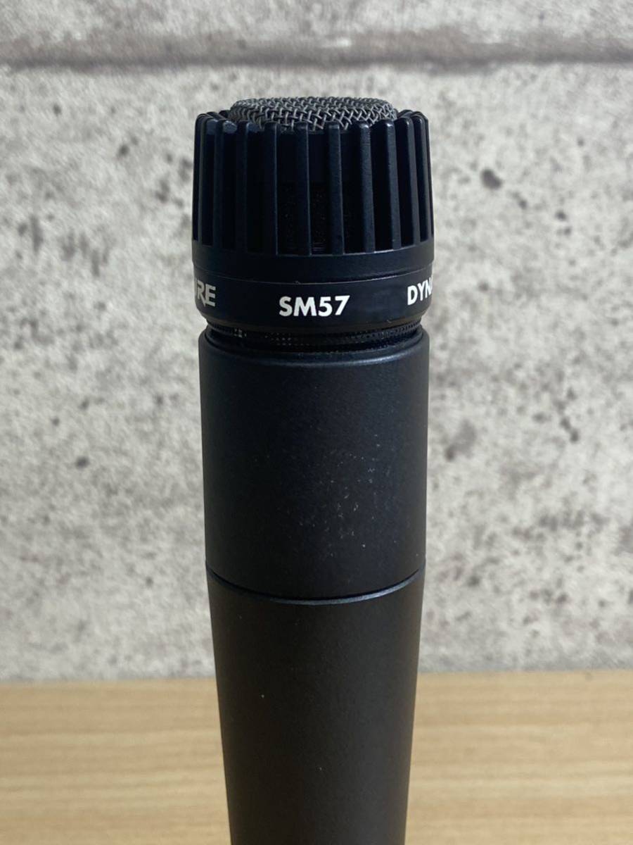 ● SHURE シュア SM57 ダイナミックマイク マイクロフォン ソフトケース付属 現状品の画像3