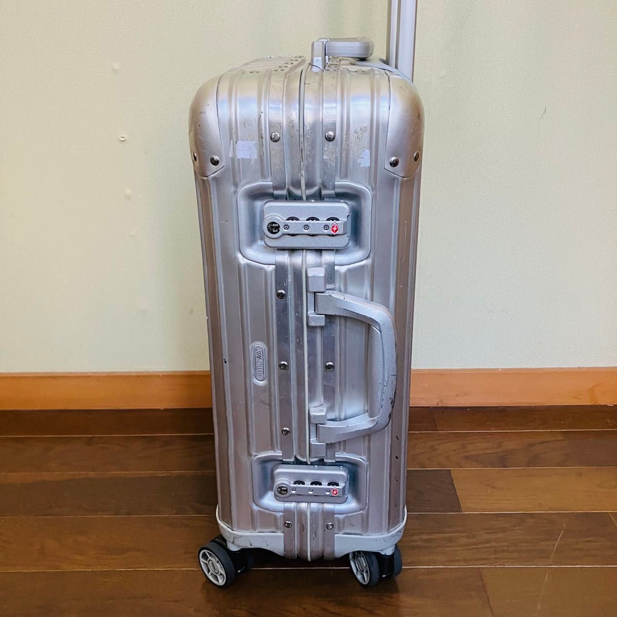 リモア RIMOWA スーツケース シルバー アルミ トパーズ|Yahoo リモア RIMOWA スーツケース シルバー アルミ トパーズ|Yahoo