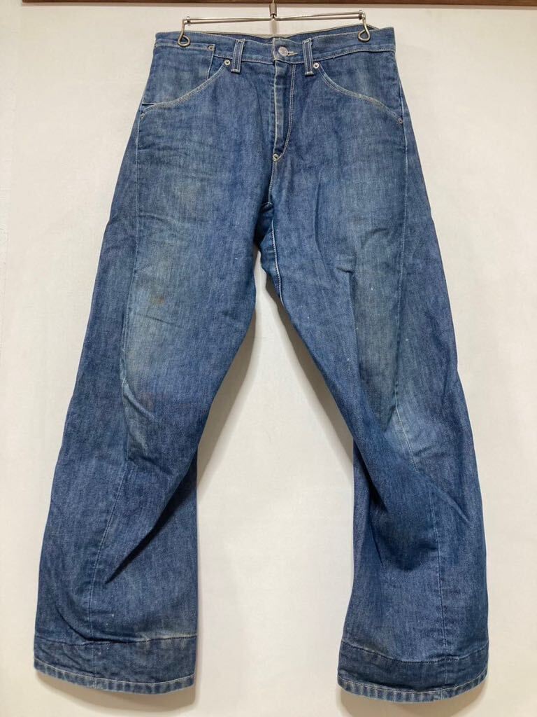 D-1231 Levi's リーバイス 00's オールド デニムパンツ W30 立体裁断 ジーンズ ジーパン_画像1