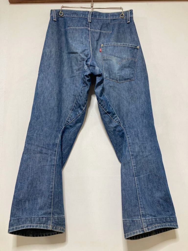 D-1231 Levi's リーバイス 00's オールド デニムパンツ W30 立体裁断 ジーンズ ジーパン_画像2