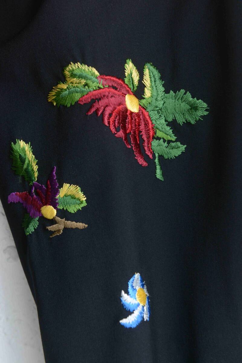 Yohji Yamamoto ヨウジヤマモト POUR HOMME 両袖に花の刺繍が施された芸術的なジャケットです。30年程前のレア商品 送料無料の画像4